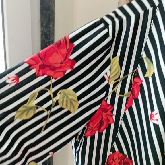 🧿🧿🧿 🌺Floral Collection🌺 Black and White Striped Floral Jacket - Picture 8 of 14